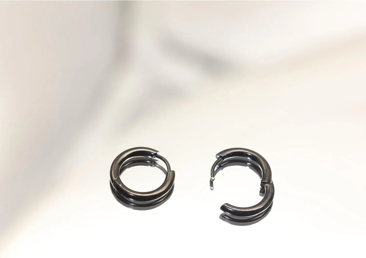 BLISI G23 Titanium Hoop Earrings, Hinged Huggie Hoop Earrings for Lobe Cartilage 8mm/10mm/12mm Hypoallergenic Lightweight Huggie Hoops Earring with 14K Gold Plated Earrings for Women Men Girls