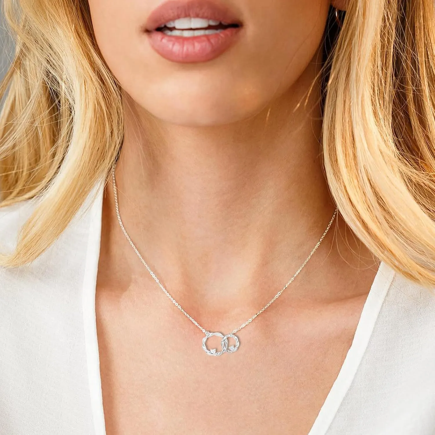 Friendship Necklace Best Friend Gifts for Women Interlocking Circle Pendant BFF Necklace for 2 Best Friend Birthday Gifts for Women