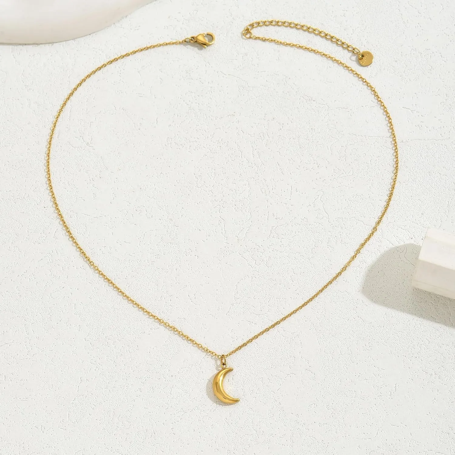 Gold Horn Necklace for Women Dainty Tiny Crescent Moon Necklace 18K Gold Plated Lucky Horse Shoe Pendant Necklace Minimalist Trendy Jewelry