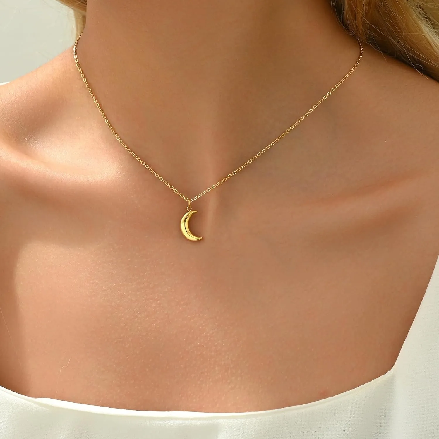 Gold Horn Necklace for Women Dainty Tiny Crescent Moon Necklace 18K Gold Plated Lucky Horse Shoe Pendant Necklace Minimalist Trendy Jewelry