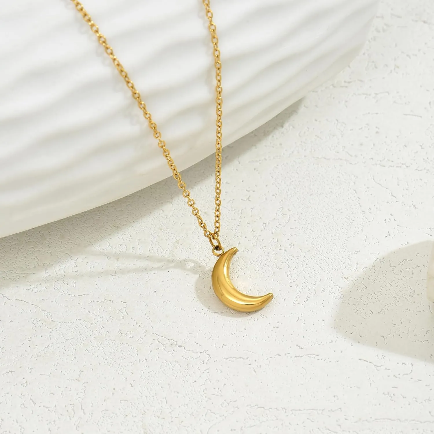 Gold Horn Necklace for Women Dainty Tiny Crescent Moon Necklace 18K Gold Plated Lucky Horse Shoe Pendant Necklace Minimalist Trendy Jewelry