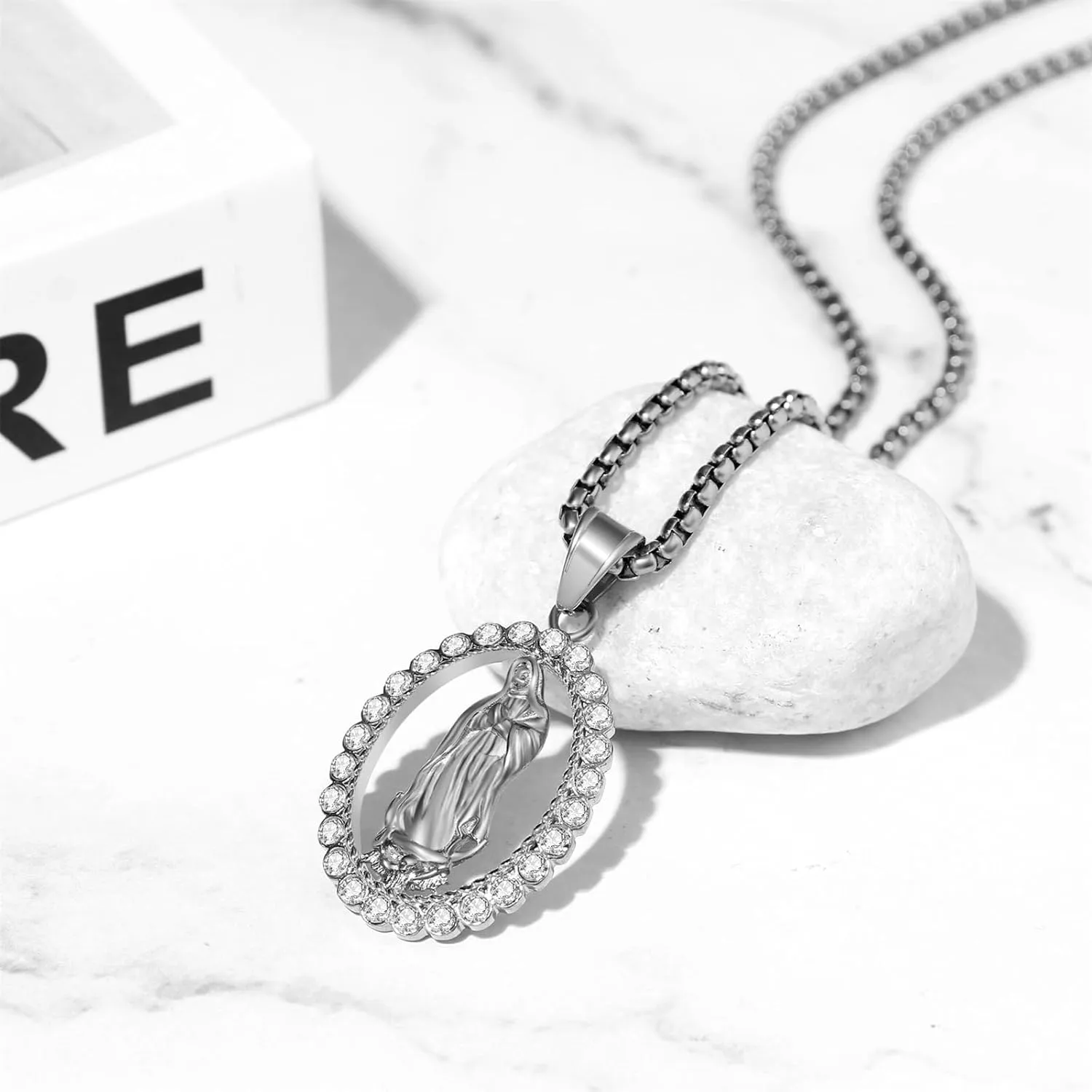 OIDEA Virgin Mary Necklace for Women: 18K Gold Plated Virgen De Guadalupe Necklace Our Lady of Guadalupe Necklace Religious Pendant Christian Jewelry Gift