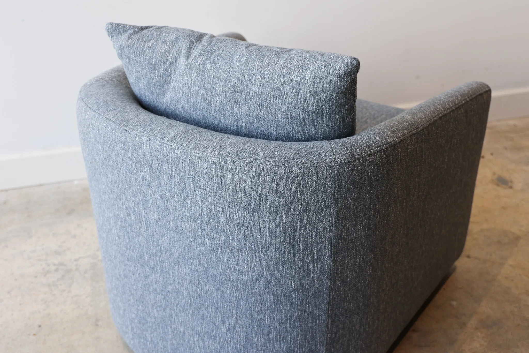 Oscar Swivel Accent Chair