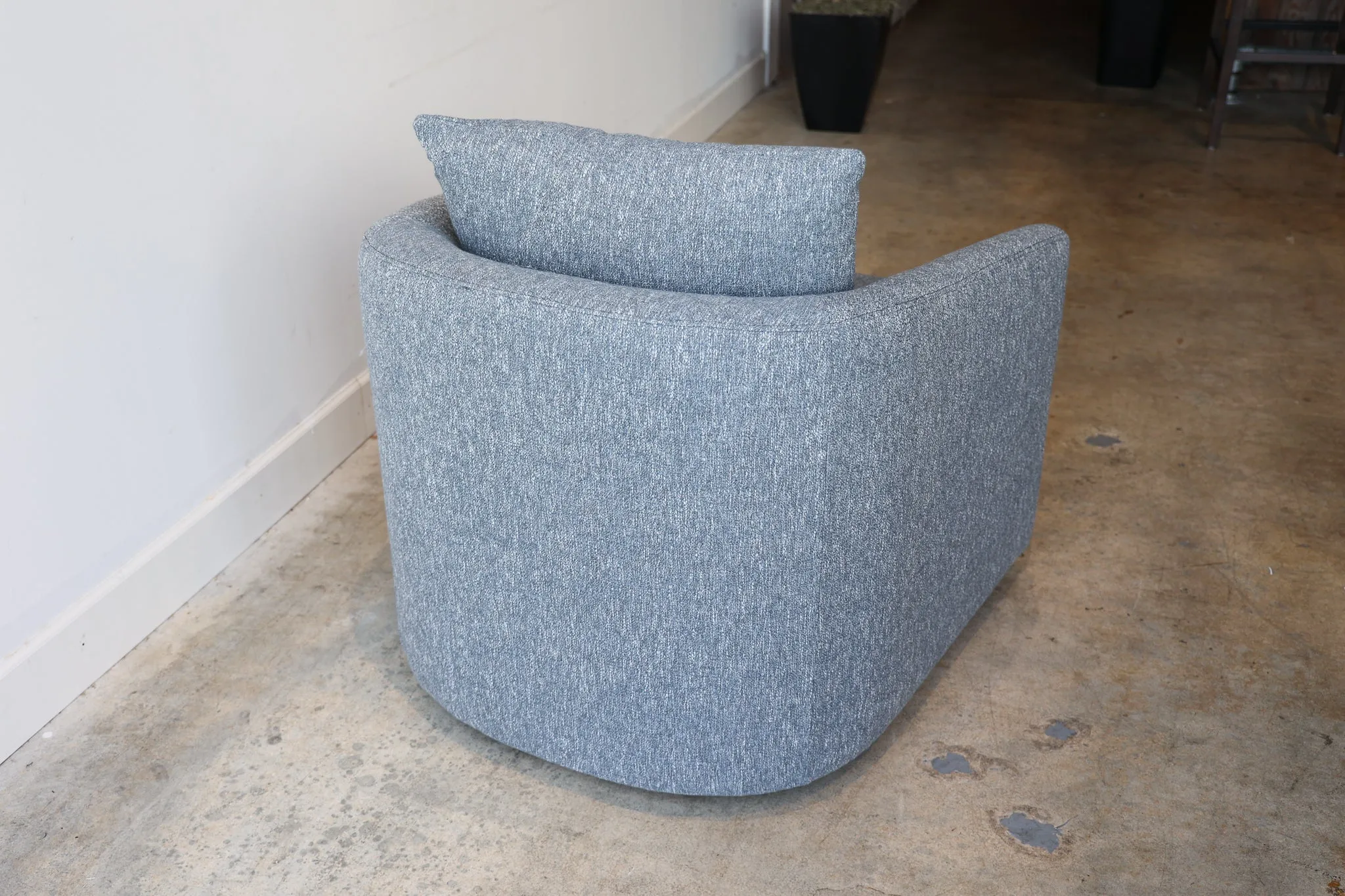 Oscar Swivel Accent Chair