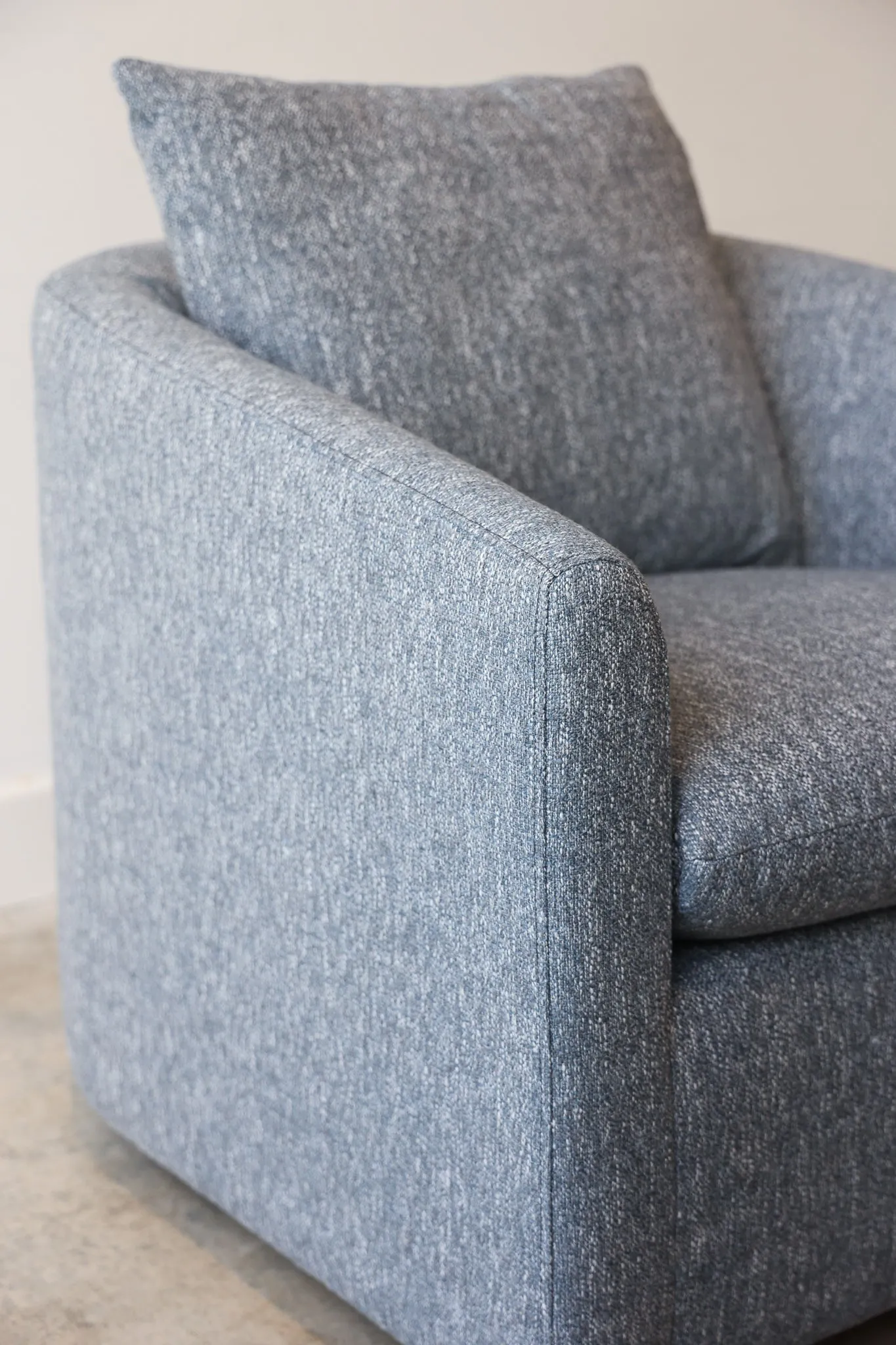 Oscar Swivel Accent Chair