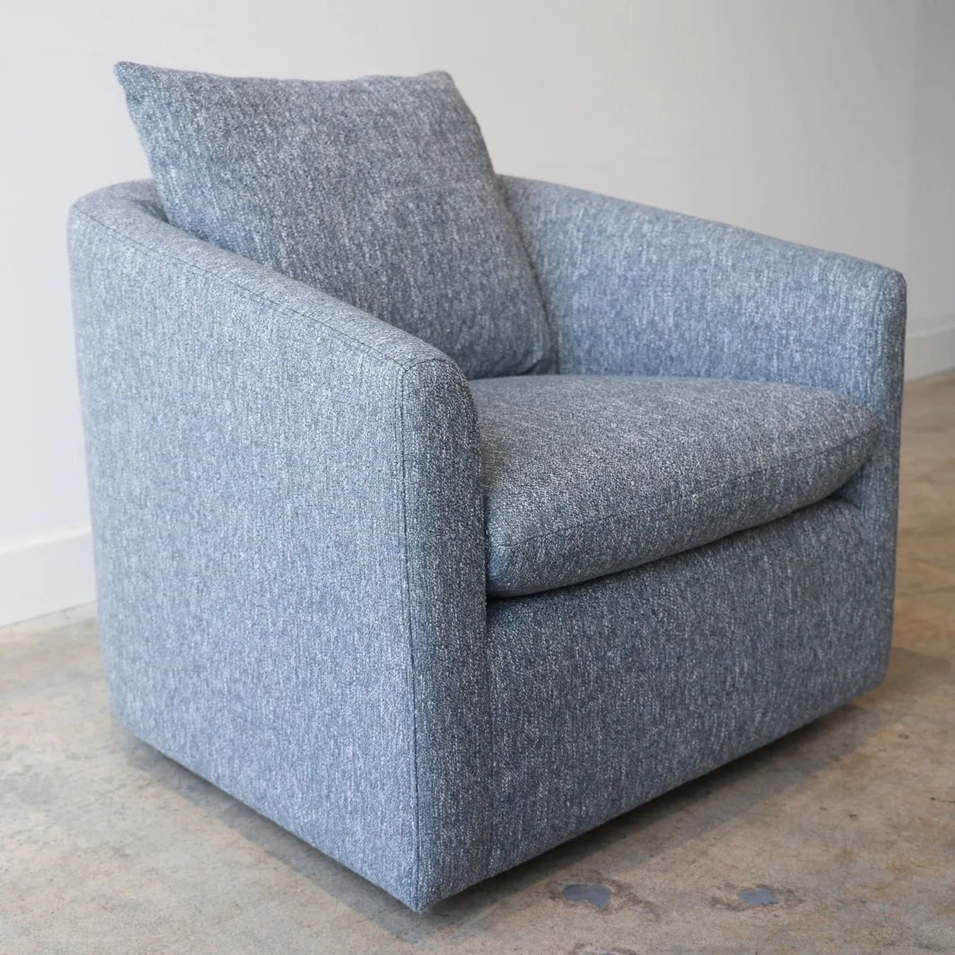 Oscar Swivel Accent Chair