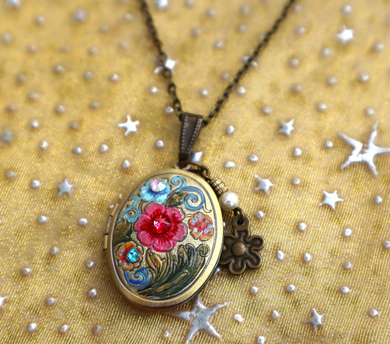 Pretty Vintage Style Antique Gold Plated Embossed Oval Small Picture Locket Necklace with Hand Painted Flowers Crystal Rhinestones Art Nouveau Victorian Bohemian Jewelry for Women