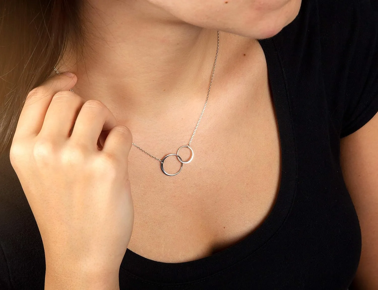 Suavell Mother Daughter Necklace. Sterling Silver Necklace for Women. Mom Gifts. 2 Circle Pendant on Dainty Chain. Minimalist Jewelry, Daughter Gift from Mom, Birthday