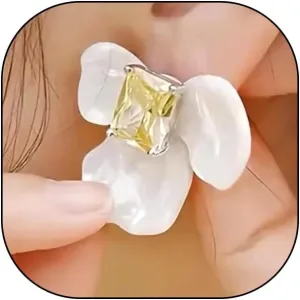 Vintage Cubic Zircon Flower Stud Earrings for Women Boho Chunky Floral Crystal Earrings Cute Statement Cartilage Earrings Jewelry Gifts